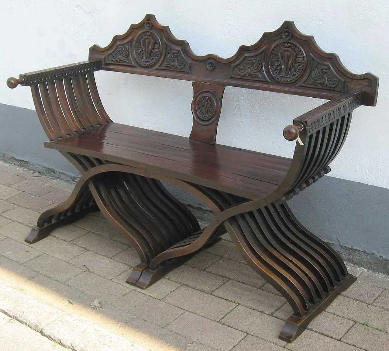 Savonarola sofa in wood, Renaissance style, 1920s 2