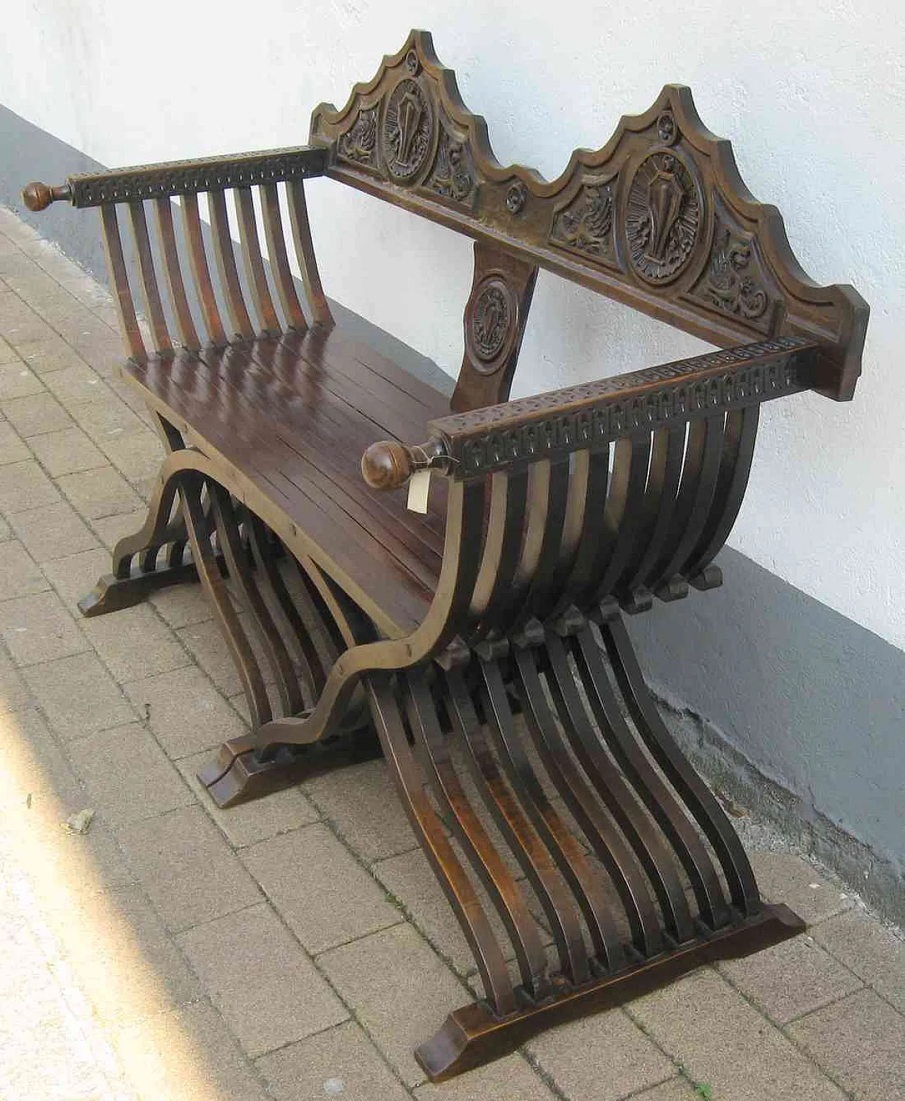 Savonarola sofa in wood, Renaissance style, 1920s 3