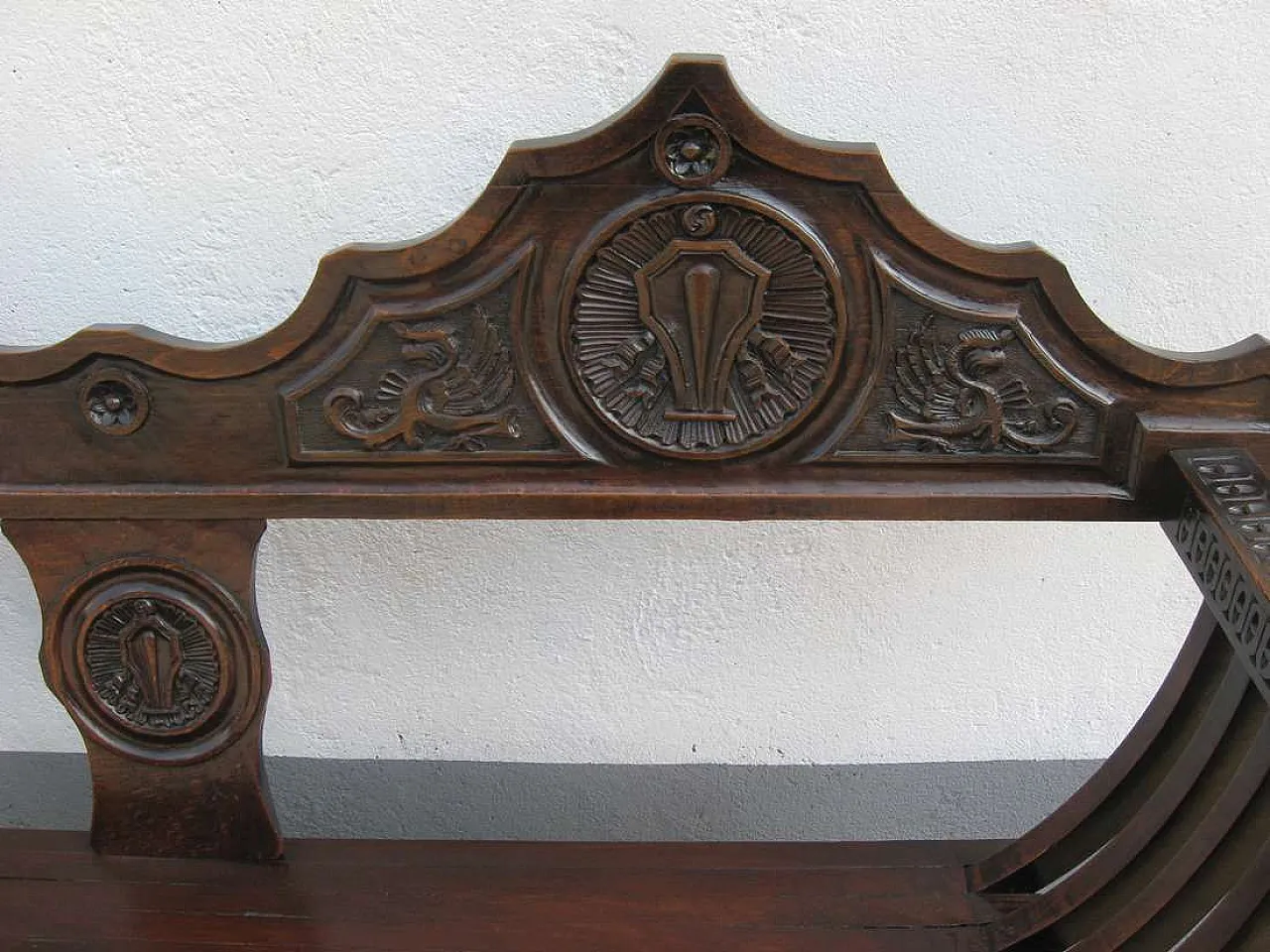 Savonarola sofa in wood, Renaissance style, 1920s 4