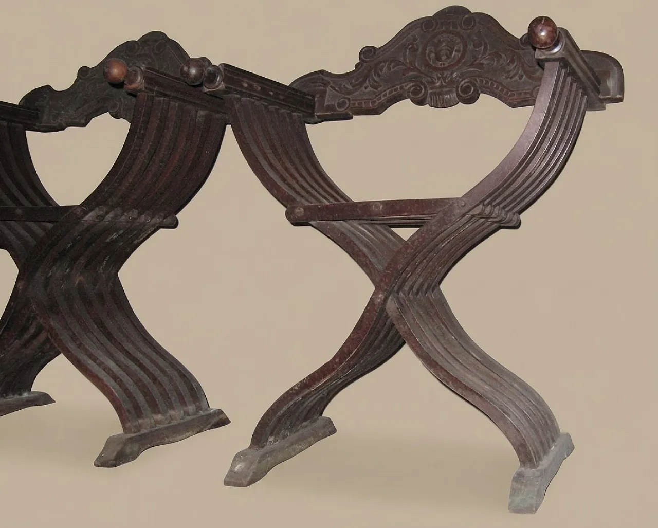 Pair of Savonarola armchairs in wood, 1920s 2