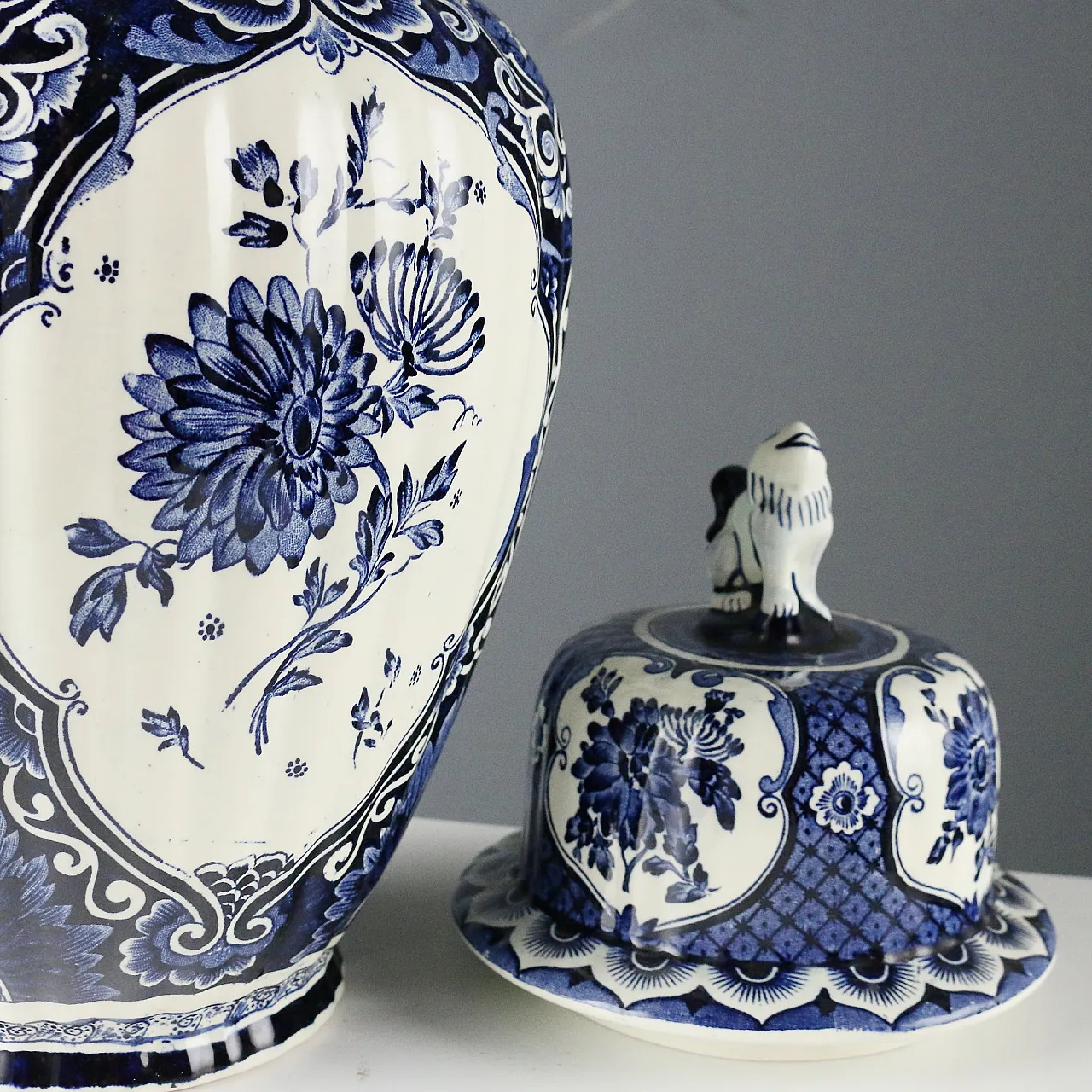 Delfts ceramic vase with lid, 20th century 6