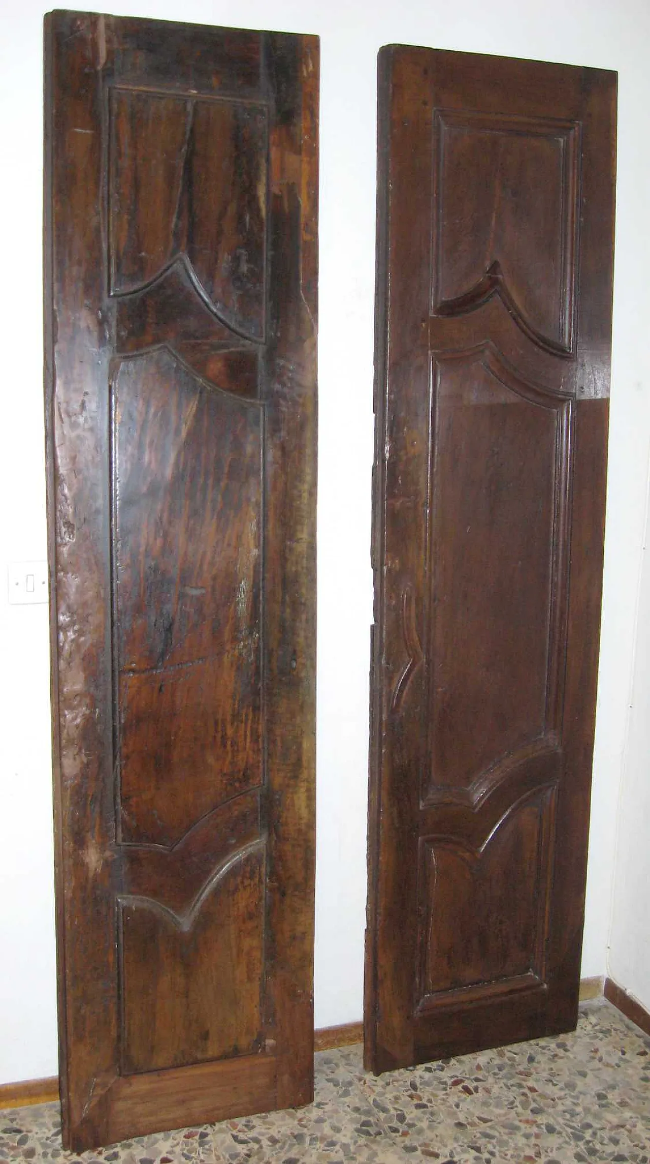 Pair of walnut doors, 18th century 2