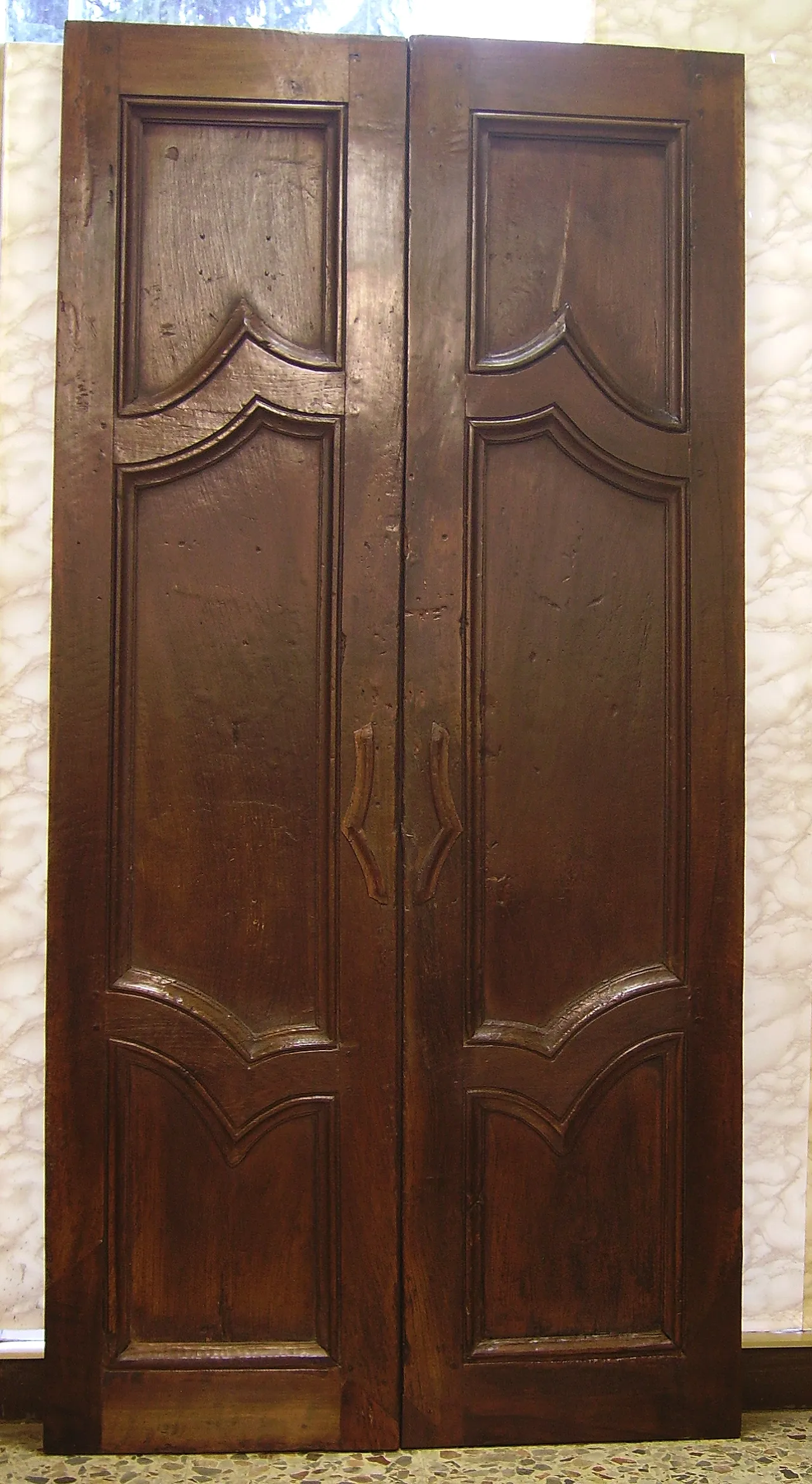 Pair of walnut doors, 18th century 3