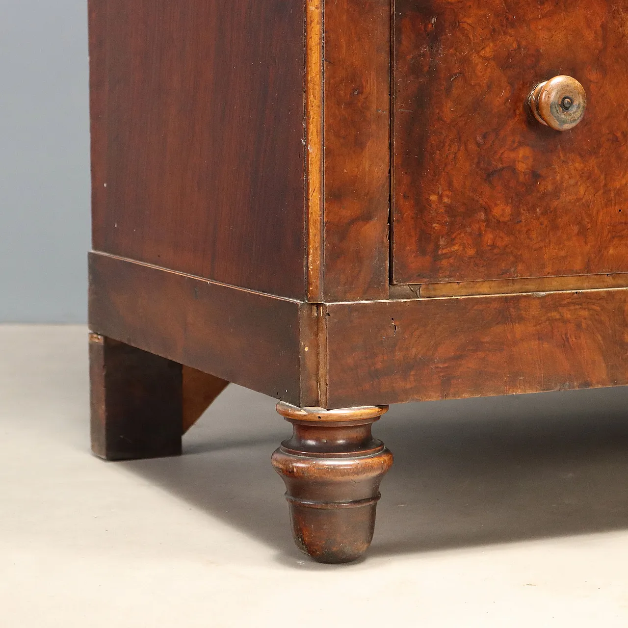 Louis Philippe wardrobe in walnut and walnut burl, 19th century 8