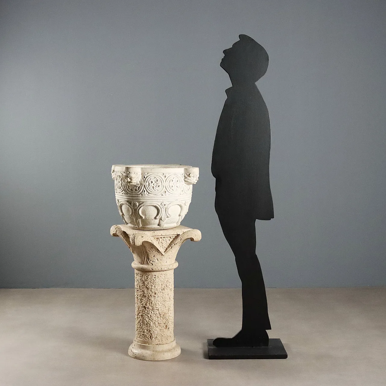Stone column with decorated vase, 20th century 2
