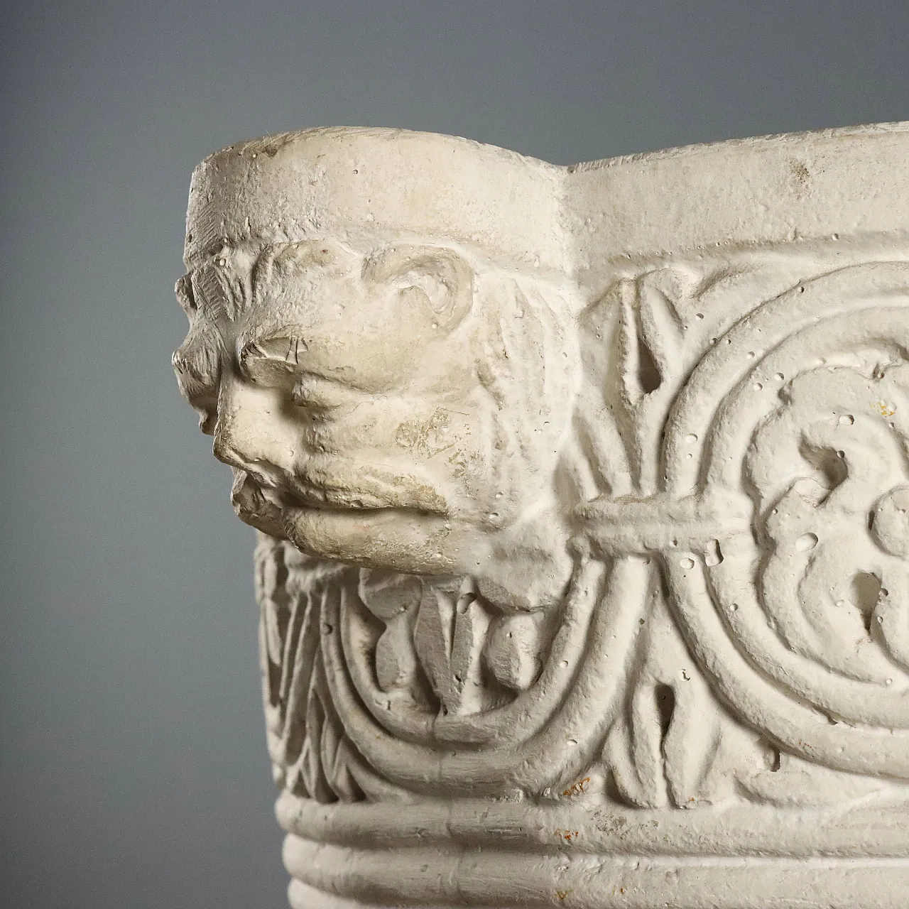 Stone column with decorated vase, 20th century 4