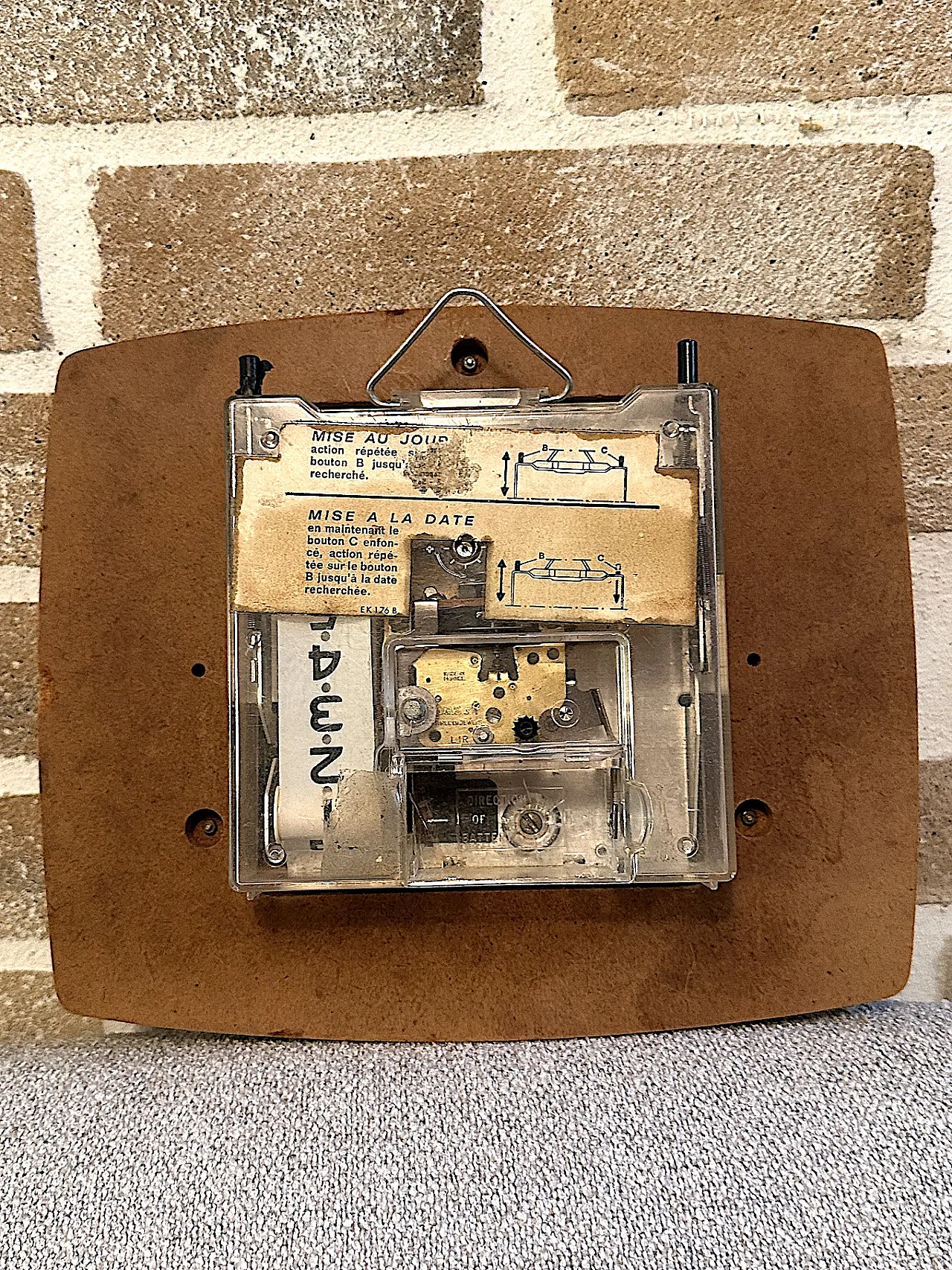JAZ Transistor Wall Clock with Calendar, 1960s 4