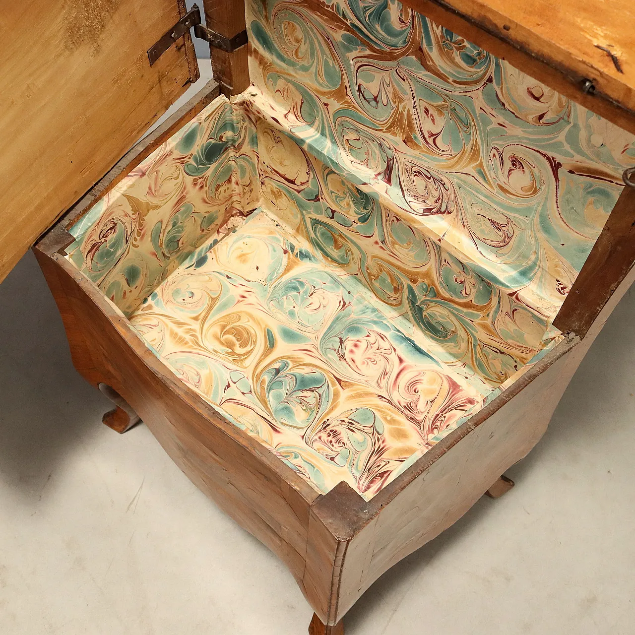 Baroque walnut cabinet with burl wood inserts, 18th century 9