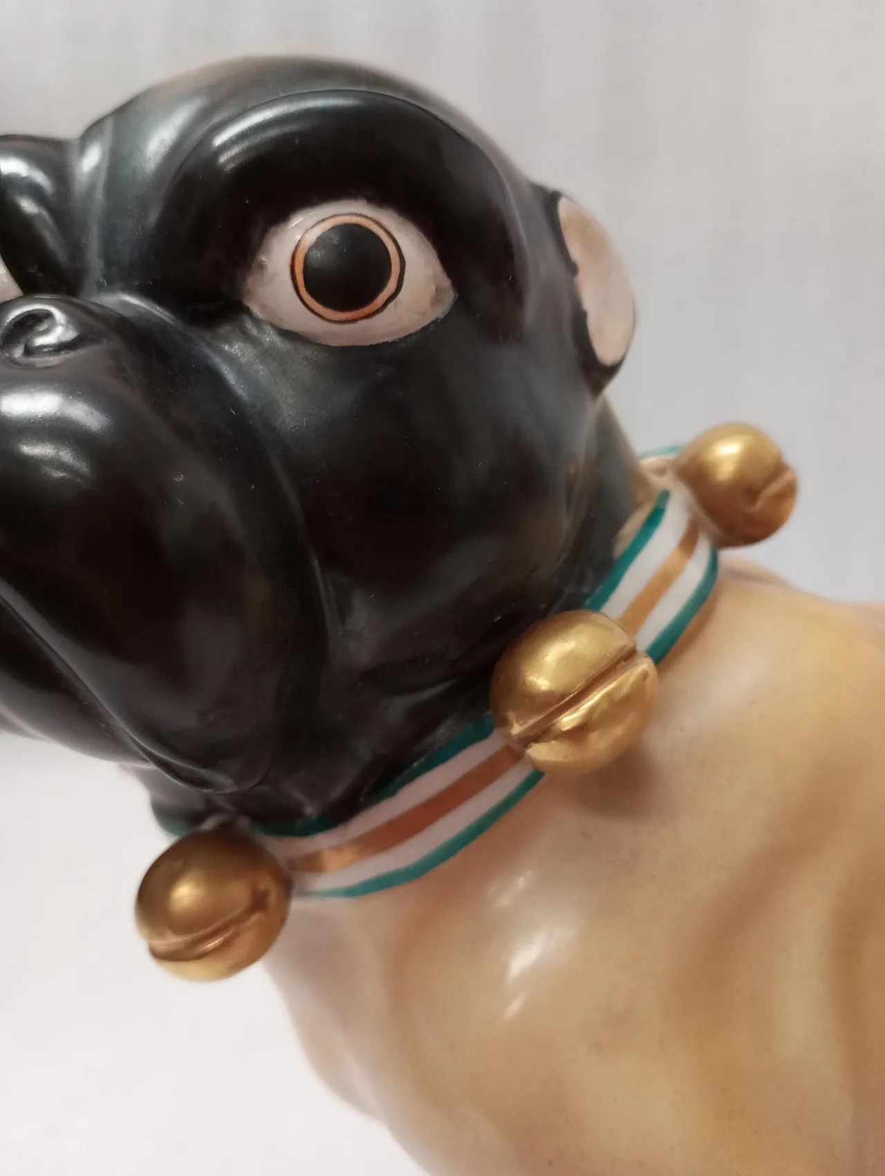 Coppia di sculture di carlini in ceramica dipinta, anni '50 9