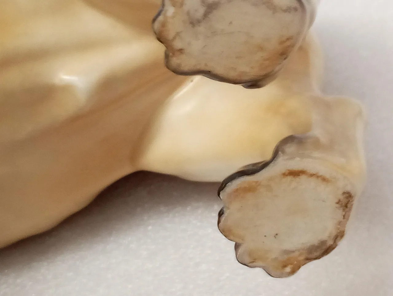 Coppia di sculture di carlini in ceramica dipinta, anni '50 16