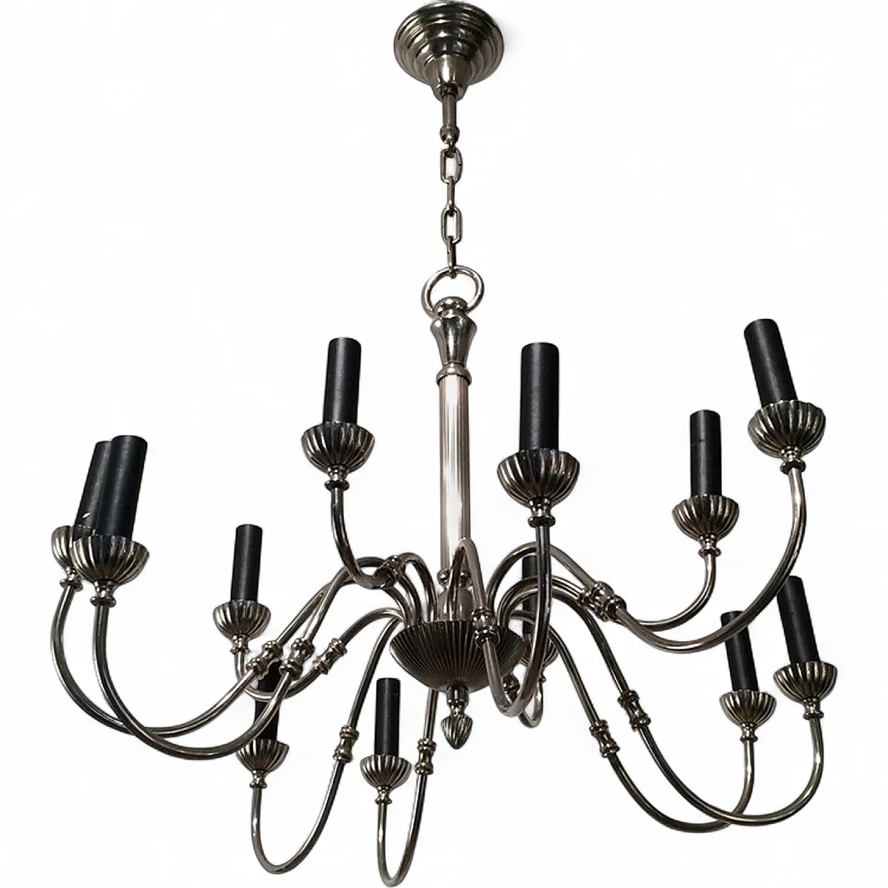 Lampadario neoclassico a 12 luci placcato in argento, circa 1940. 16