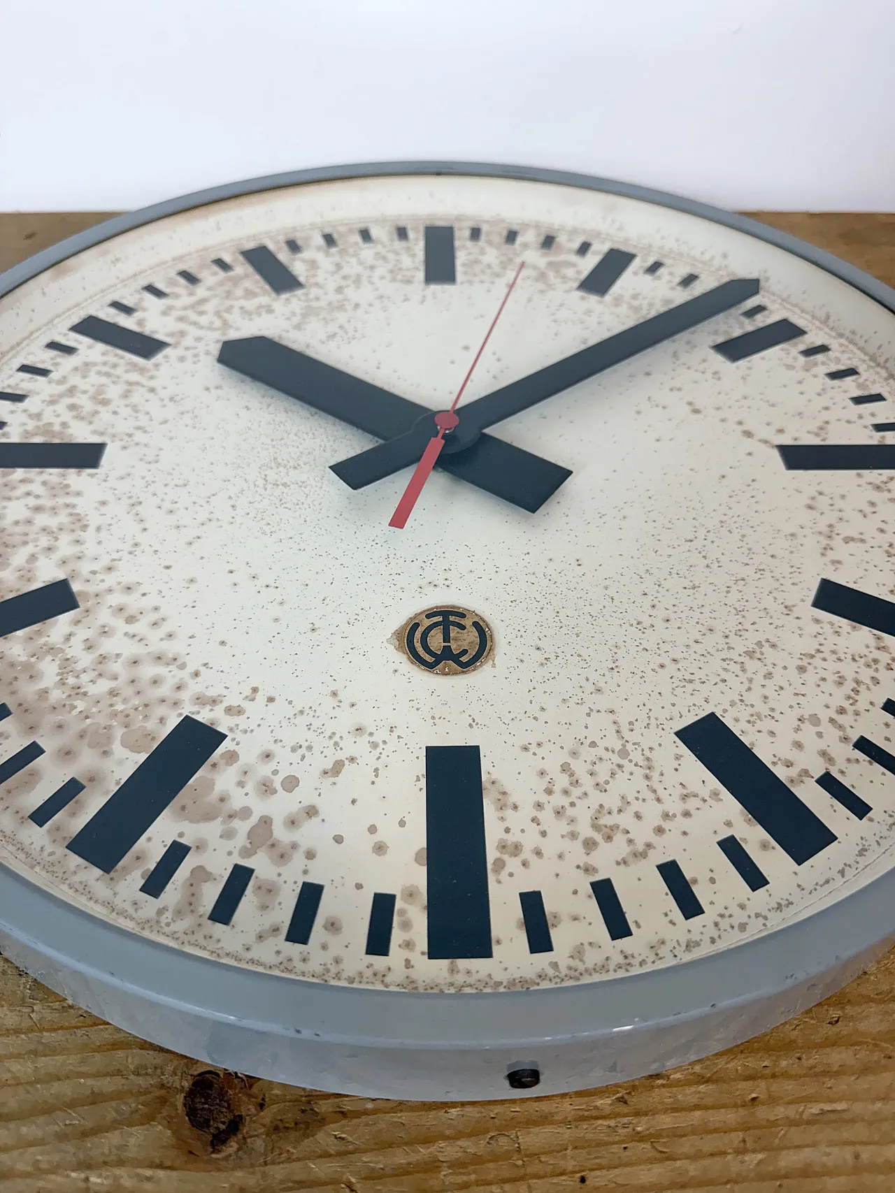 Large Grey Industrial Station Wall Clock from CTW , 1960 17