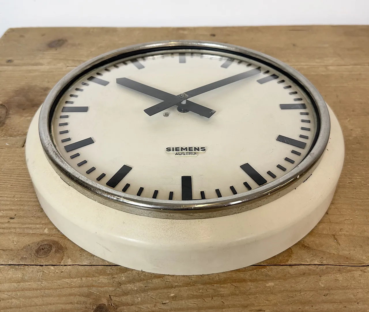 Beige Industrial Factory Wall Clock from Siemens Austria, 1960s 8