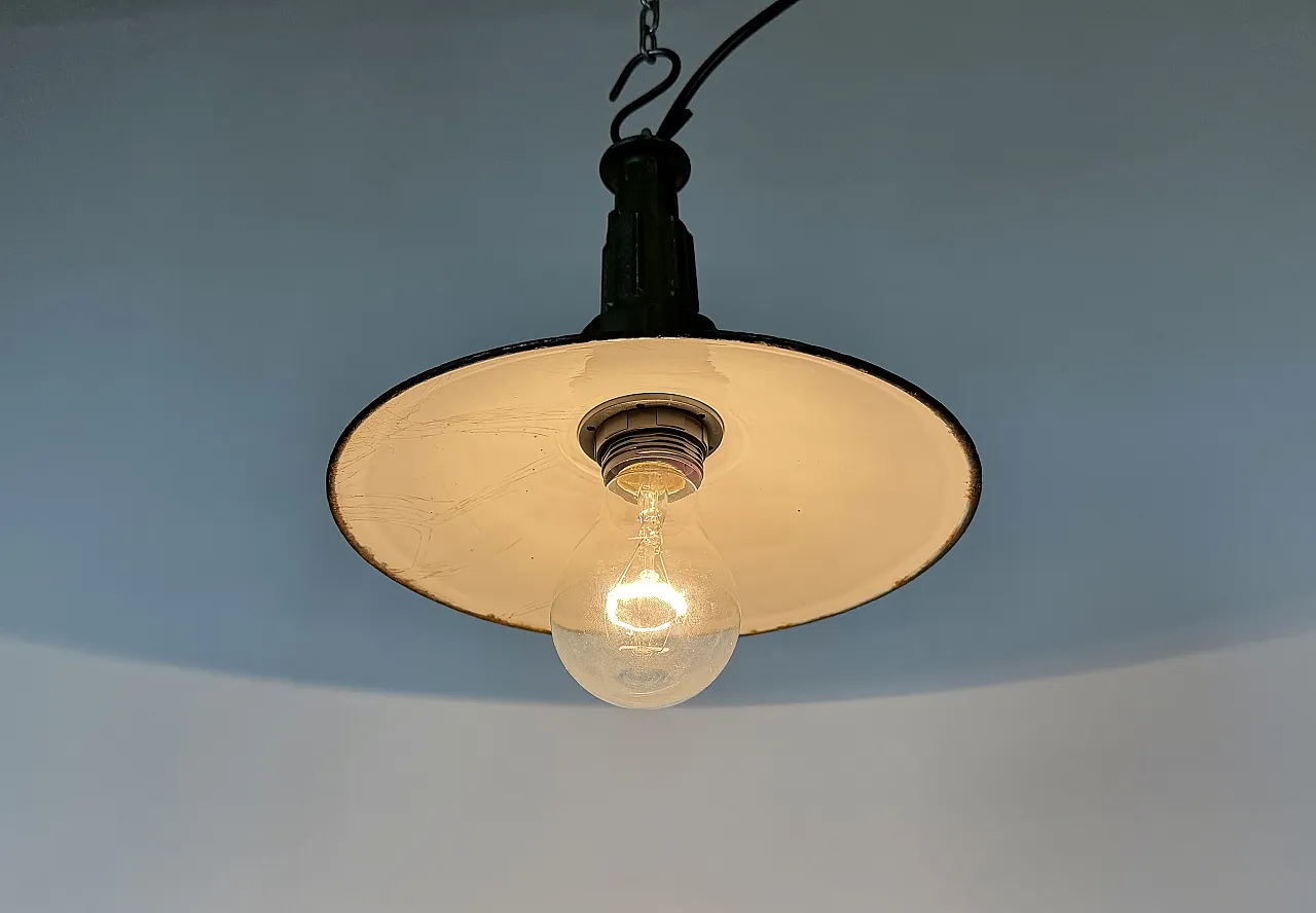 Industrial Green Enamel Military Pendant Lamp with Cast Aluminium Top, 10