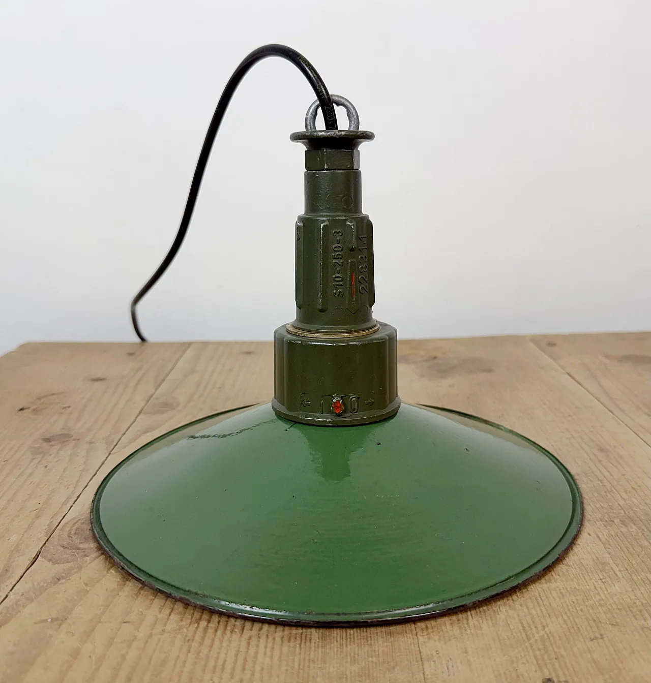 Industrial Green Enamel Military Pendant Lamp with Cast Aluminium Top, 11