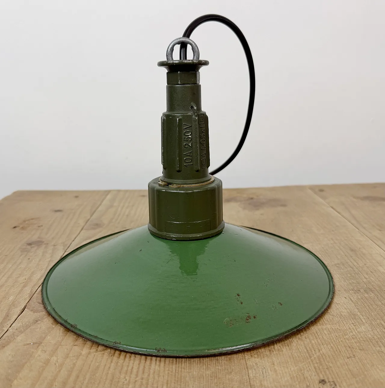 Industrial Green Enamel Military Pendant Lamp with Cast Aluminium Top, 14