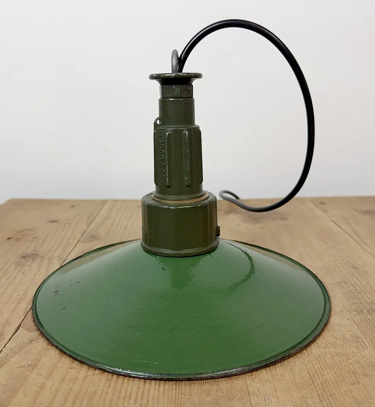 Industrial Green Enamel Military Pendant Lamp with Cast Aluminium Top, 15