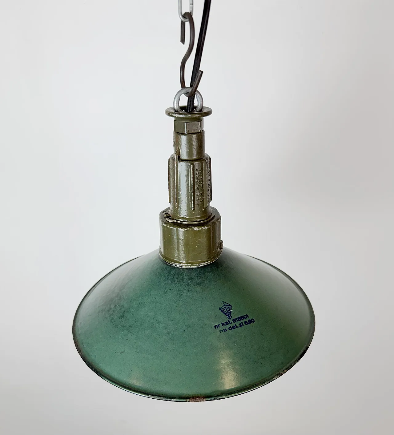 Industrial Green Enamel Military Pendant Lamp with Cast Aluminium Top, 8
