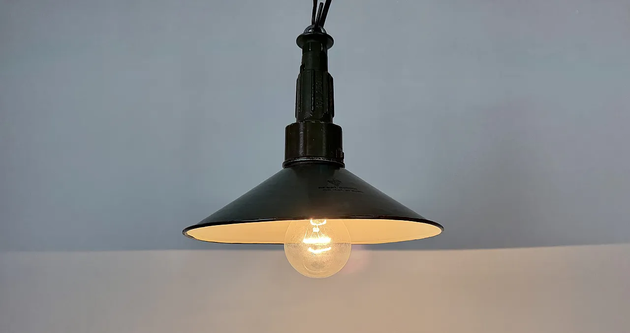 Industrial Green Enamel Military Pendant Lamp with Cast Aluminium Top, 10