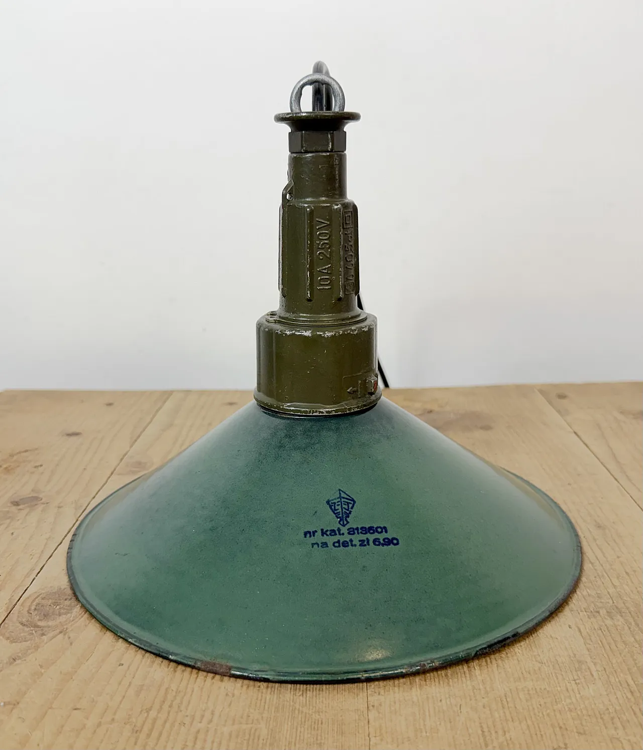 Industrial Green Enamel Military Pendant Lamp with Cast Aluminium Top, 12