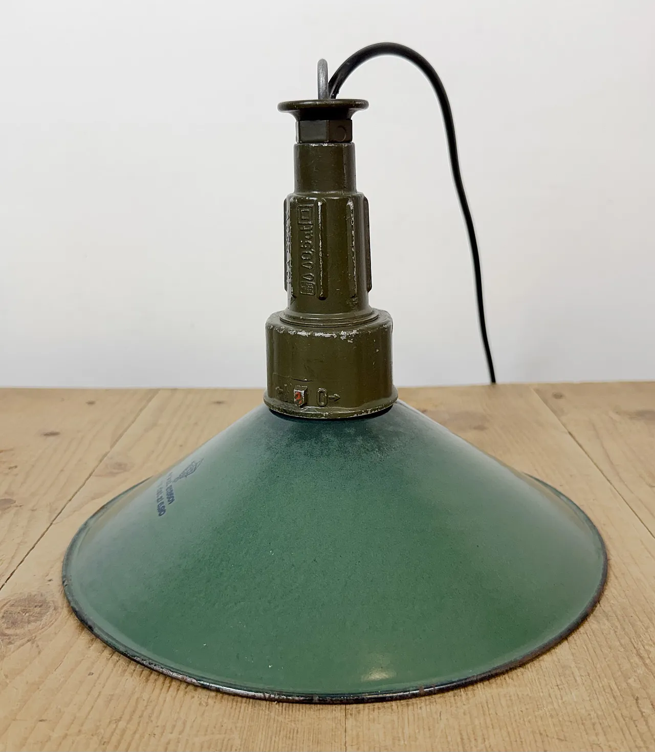 Industrial Green Enamel Military Pendant Lamp with Cast Aluminium Top, 13