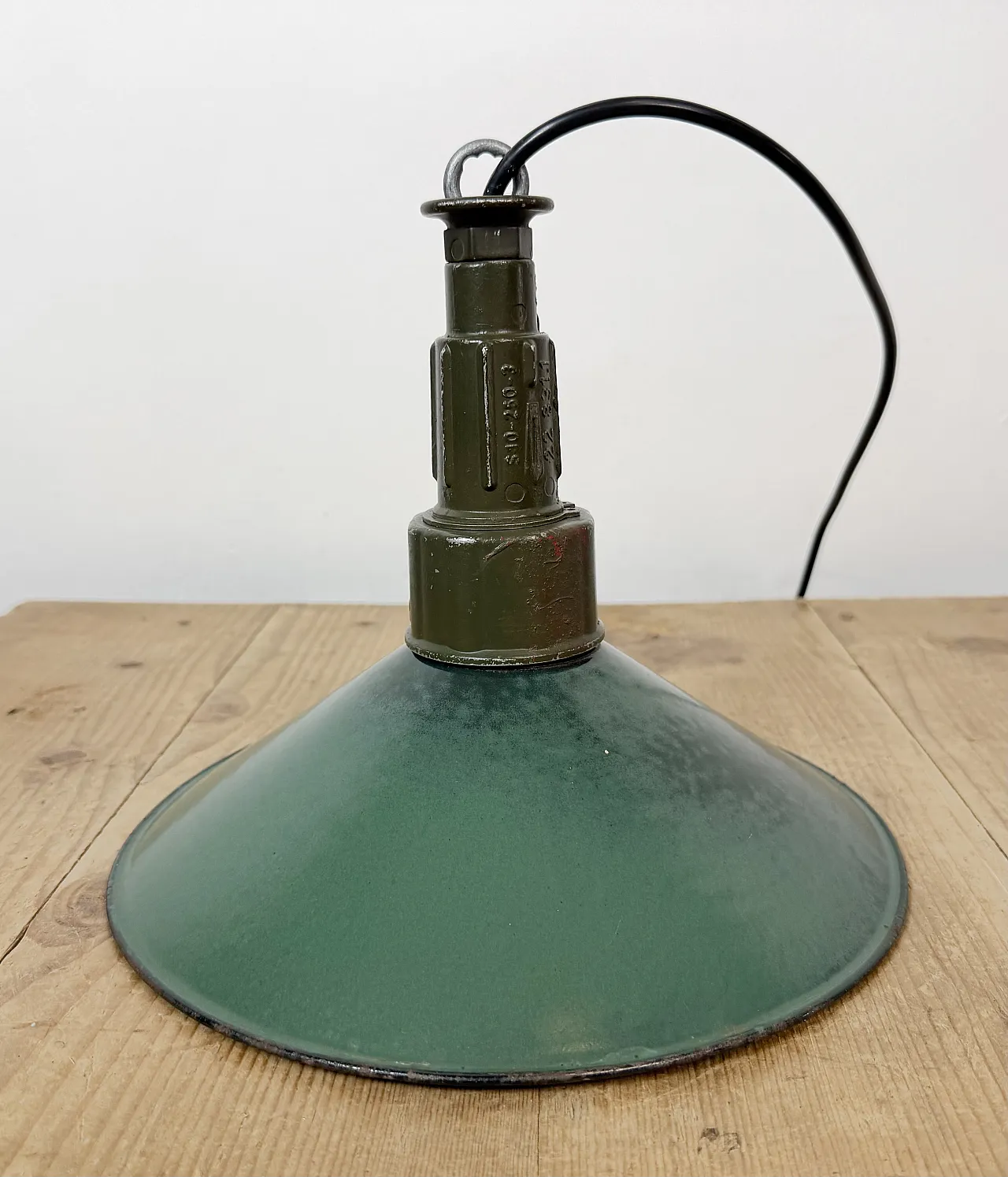 Industrial Green Enamel Military Pendant Lamp with Cast Aluminium Top, 14