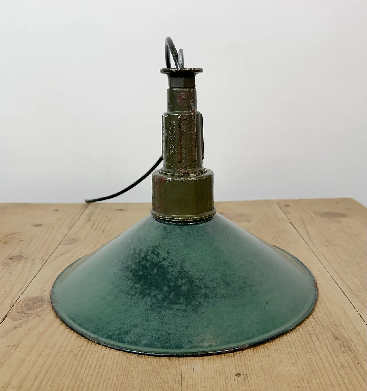 Industrial Green Enamel Military Pendant Lamp with Cast Aluminium Top, 15