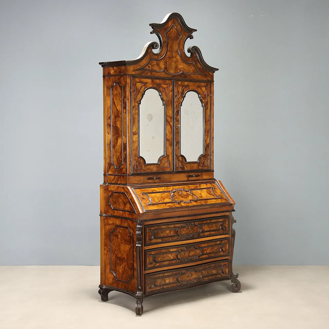 Trumeau lombardo in stile in noce e radica di noce, '800 1