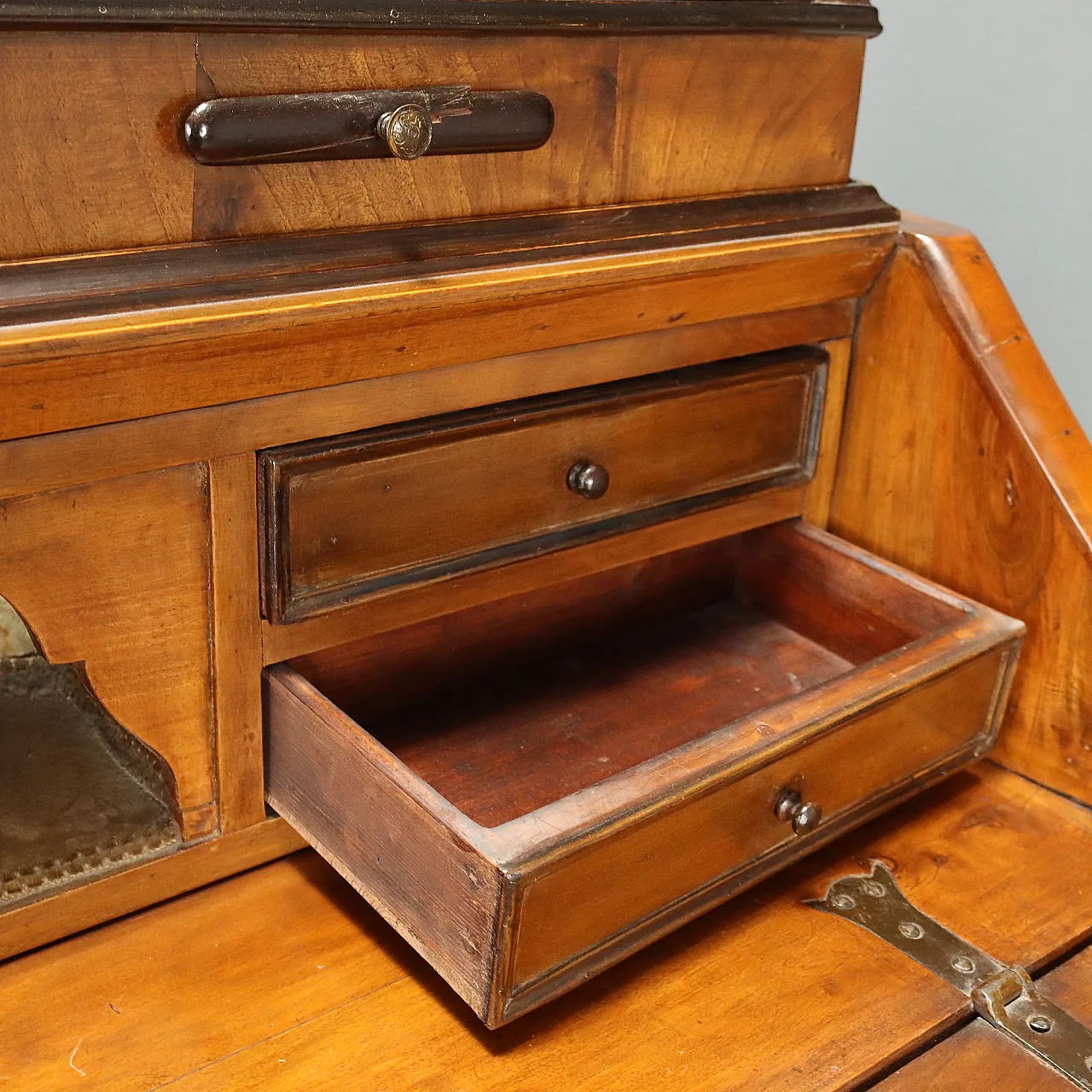 Trumeau lombardo in stile in noce e radica di noce, '800 10