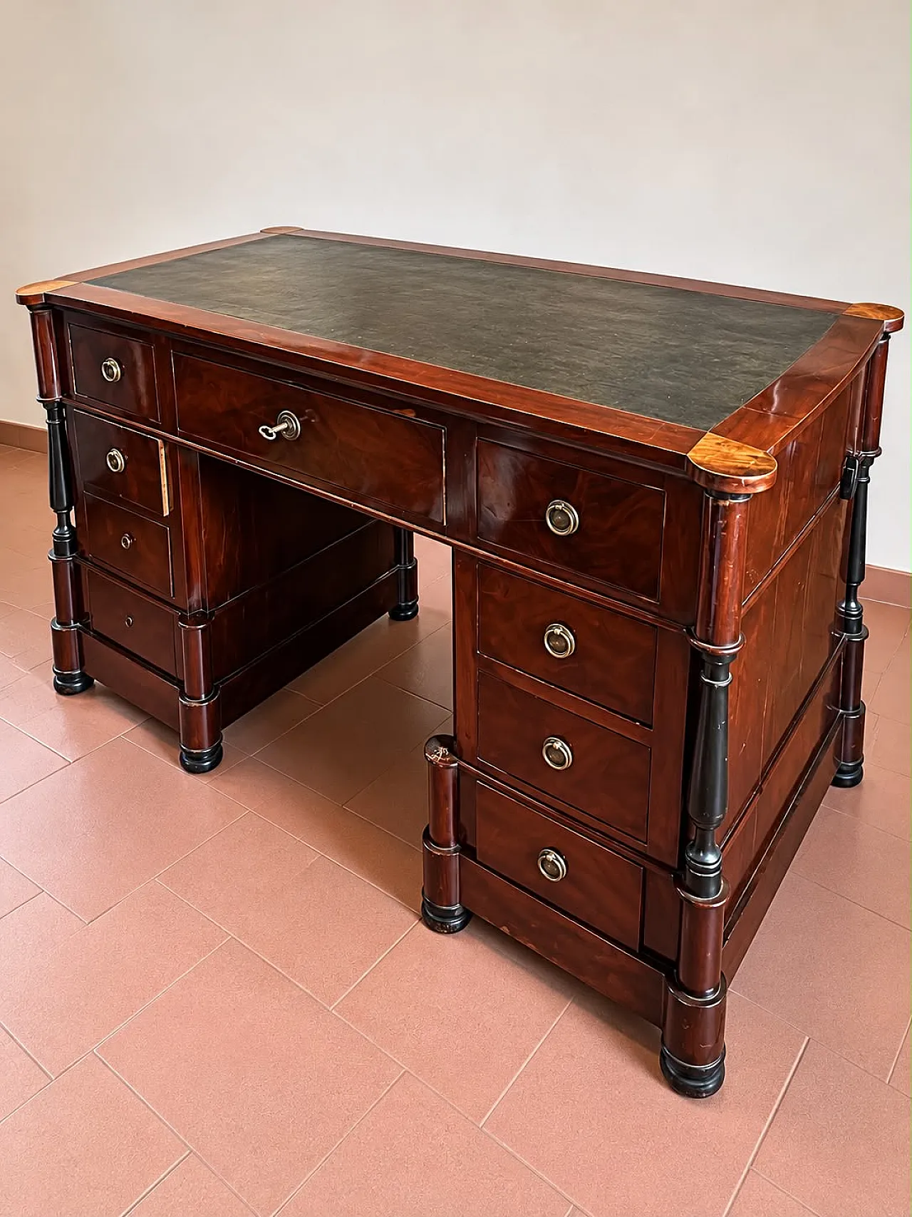 Scrivania ministeriale d'epoca in legno massello, fine '800 3