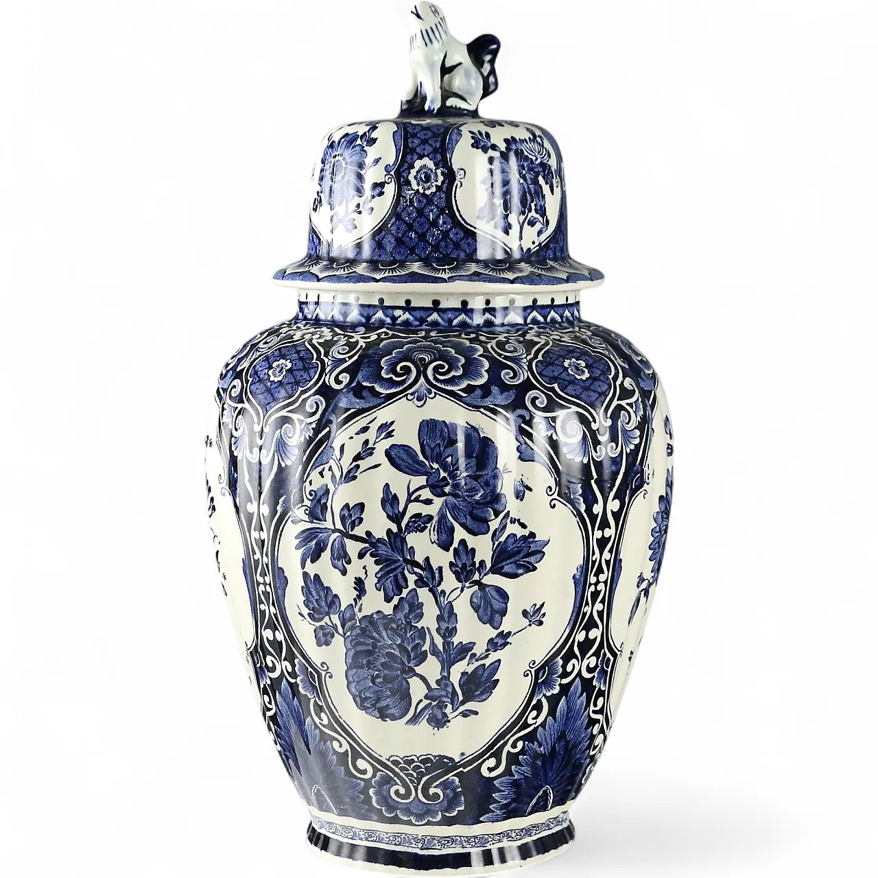 Delfts ceramic vase with lid, 20th century 10