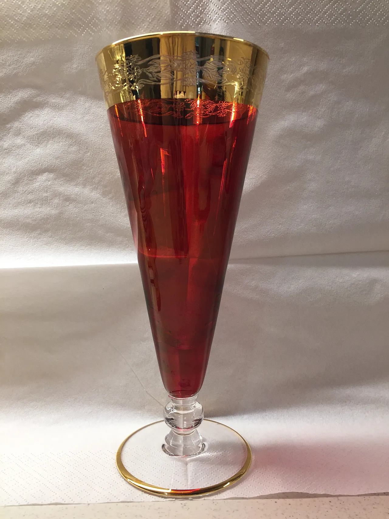 6 red and gold glass goblets, 1970s 3