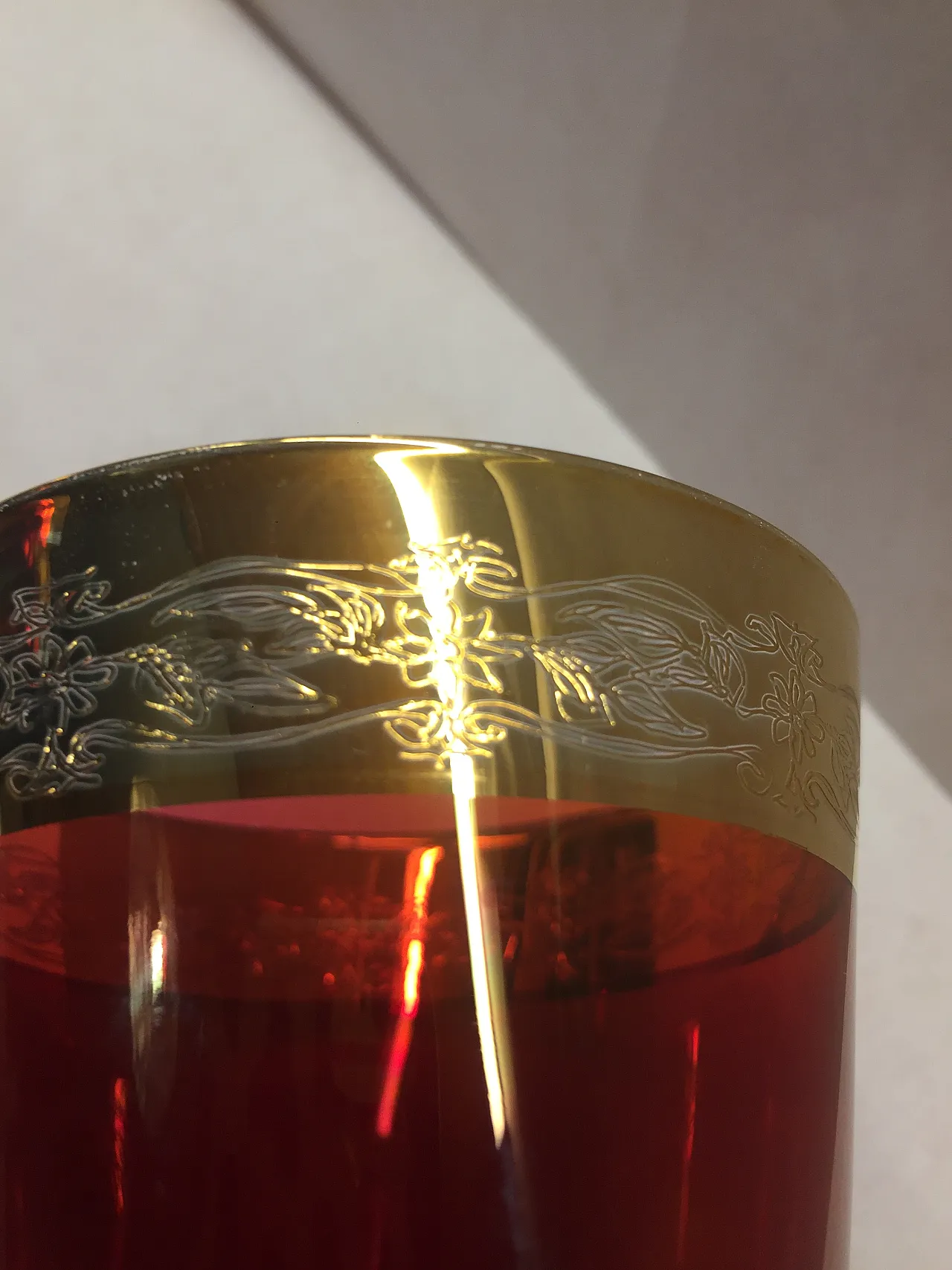 6 red and gold glass goblets, 1970s 11