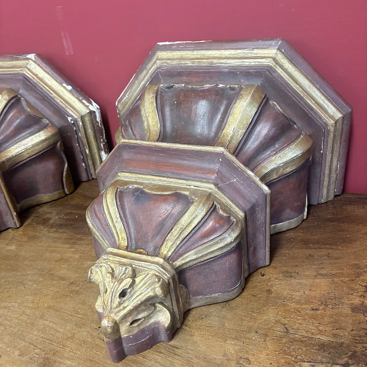 Pair of shelves lacquered in Gold and Purple, 19th century 3