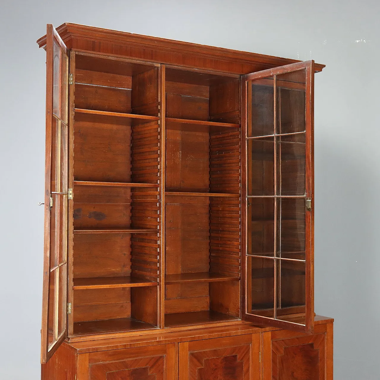 Libreria in mogano con vetri soffiati, '900 3