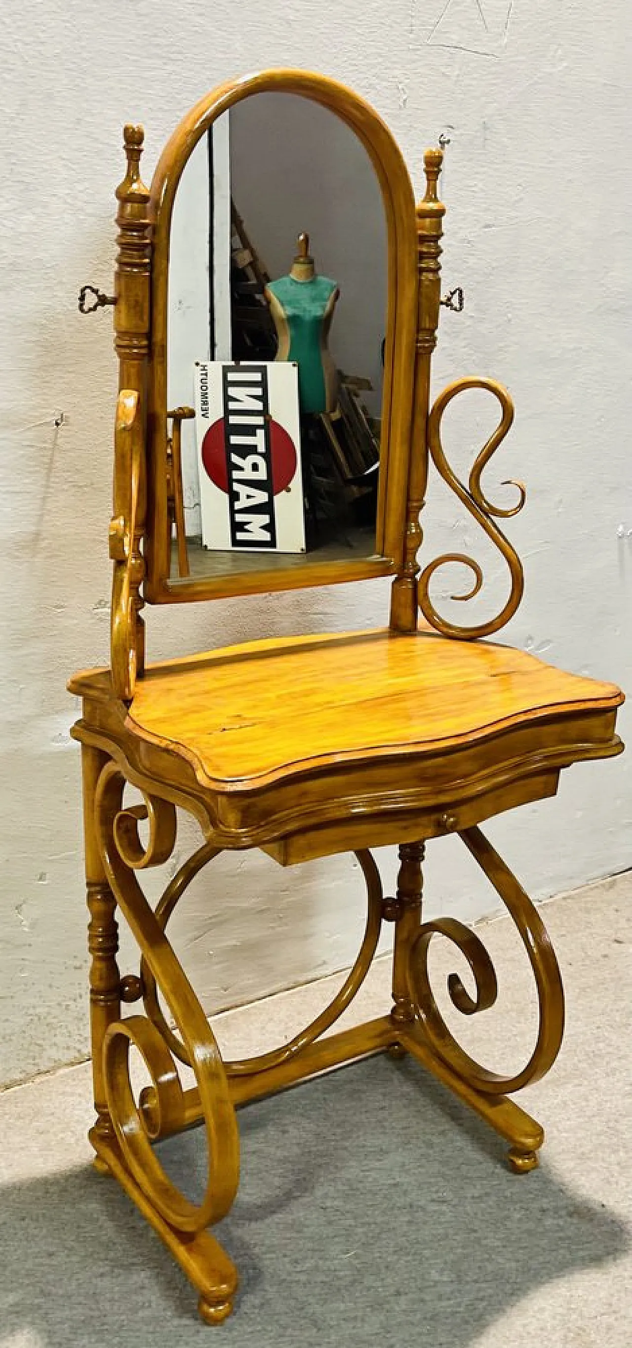 Thonet dressing table 10