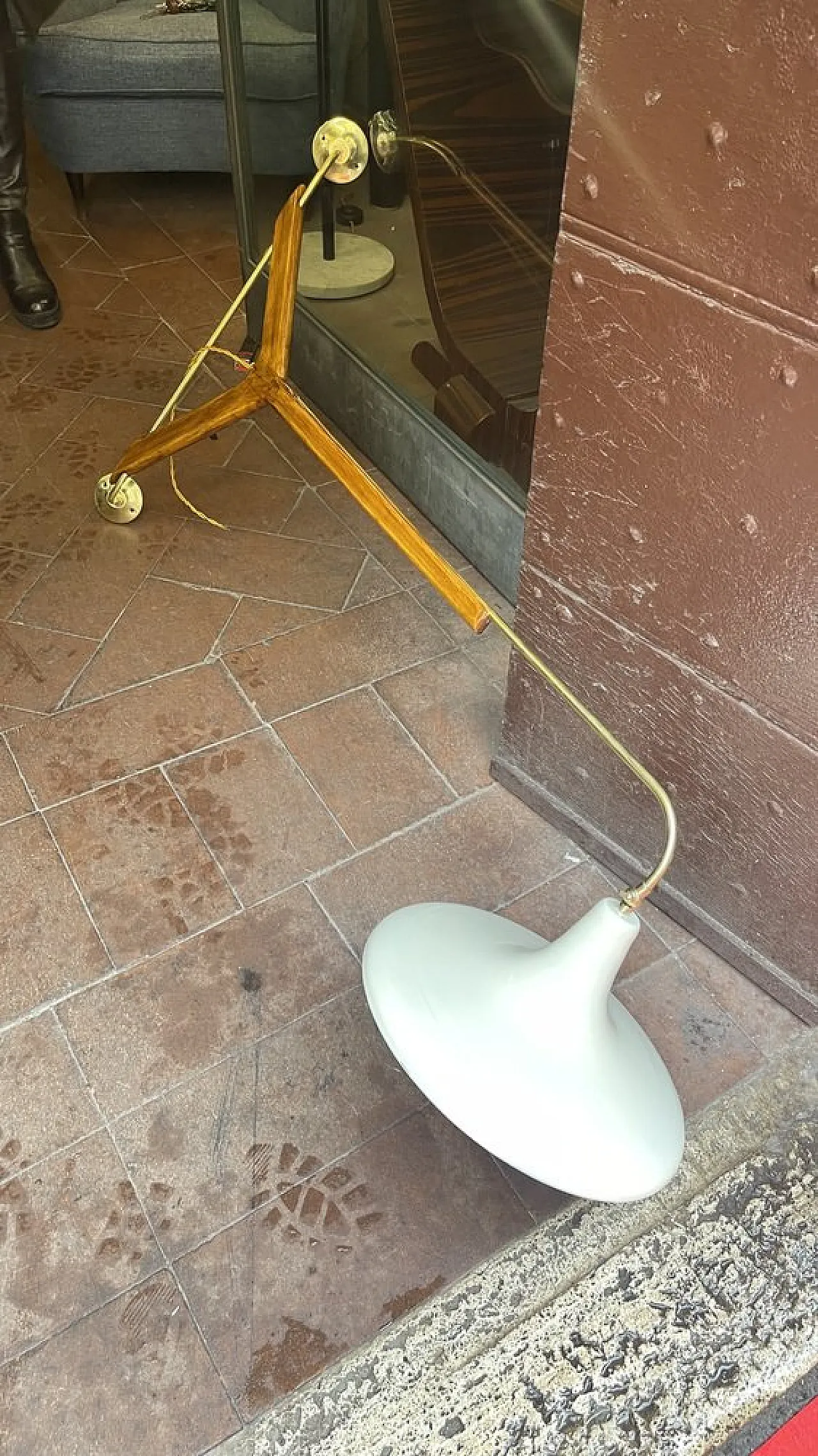 Lampada da parete in legno e ottone di Stilnovo 1