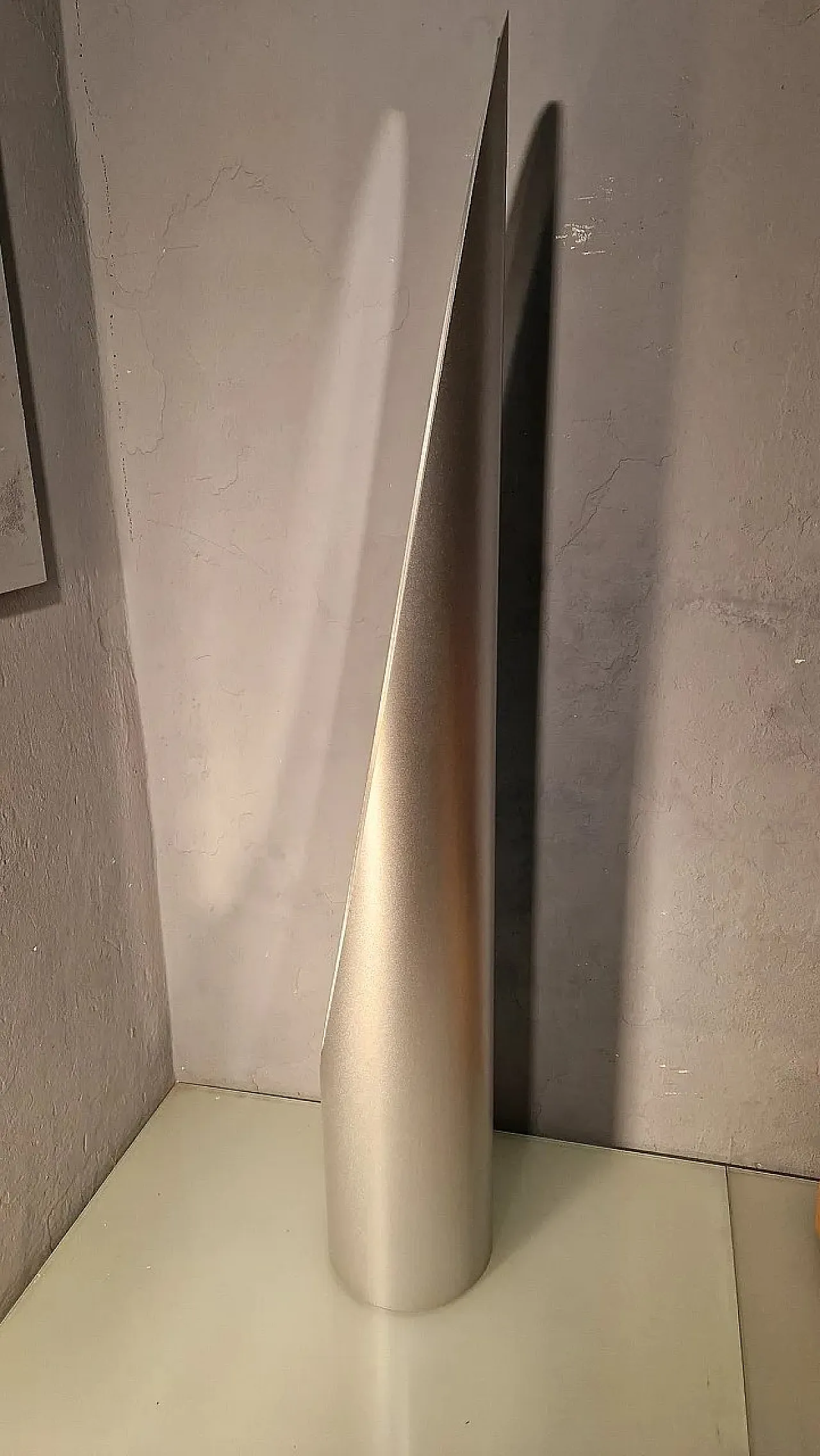 Specchio da terra Unghia Nail Lipstick in metallo cromato, anni 2000 17