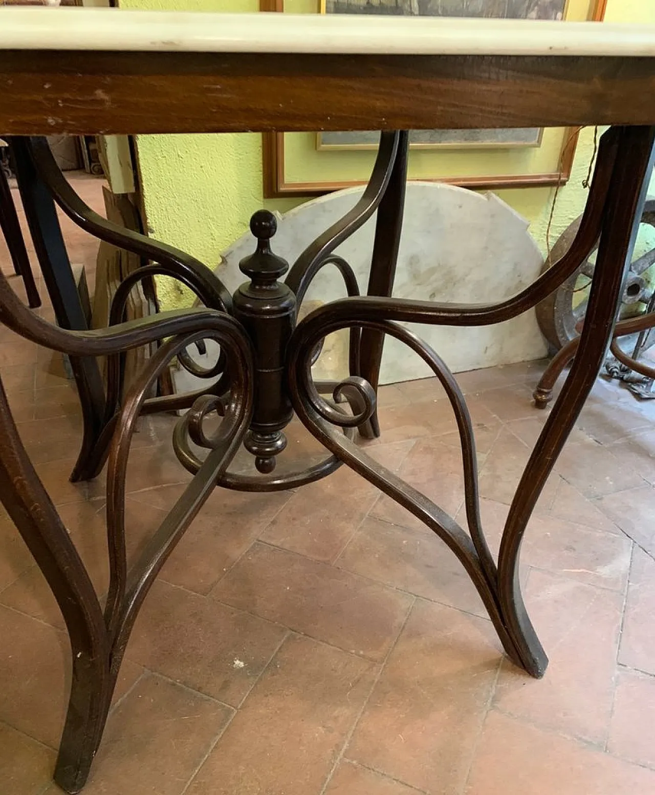Thonet restaurant table, late 19th century 3