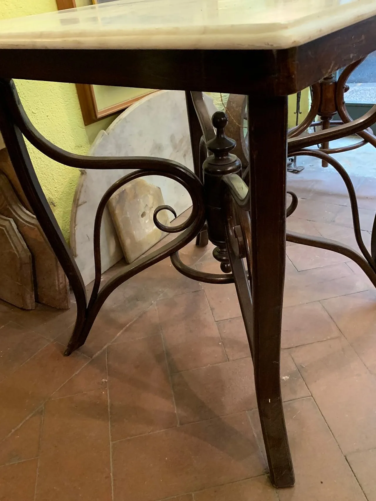 Tavolo da ristorante antico di Michael Thonet per Thonet 3