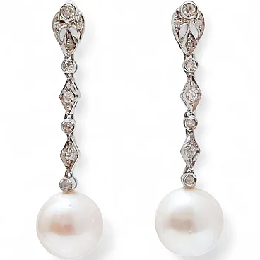 Orecchini con perle da 12 mm, diamanti e oro bianco, '900