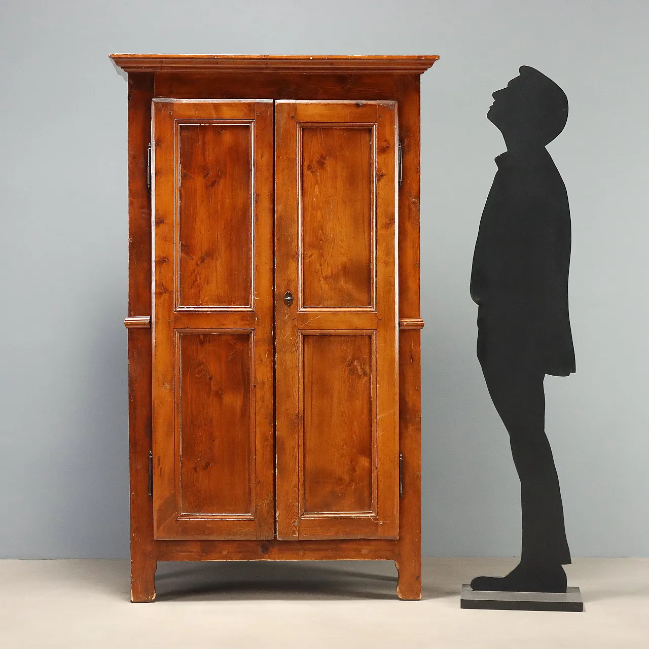 Two-piece larch wardrobe, 19th century 3