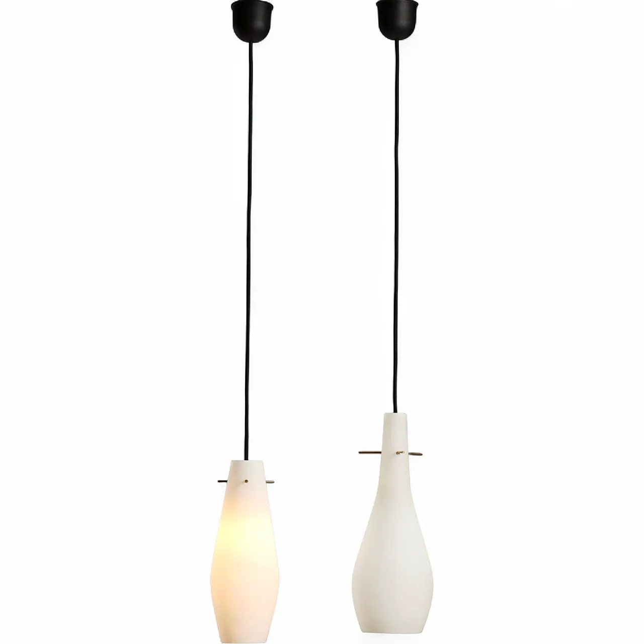 Coppia di lampade con diffusore in vetro opalino, anni '60 10