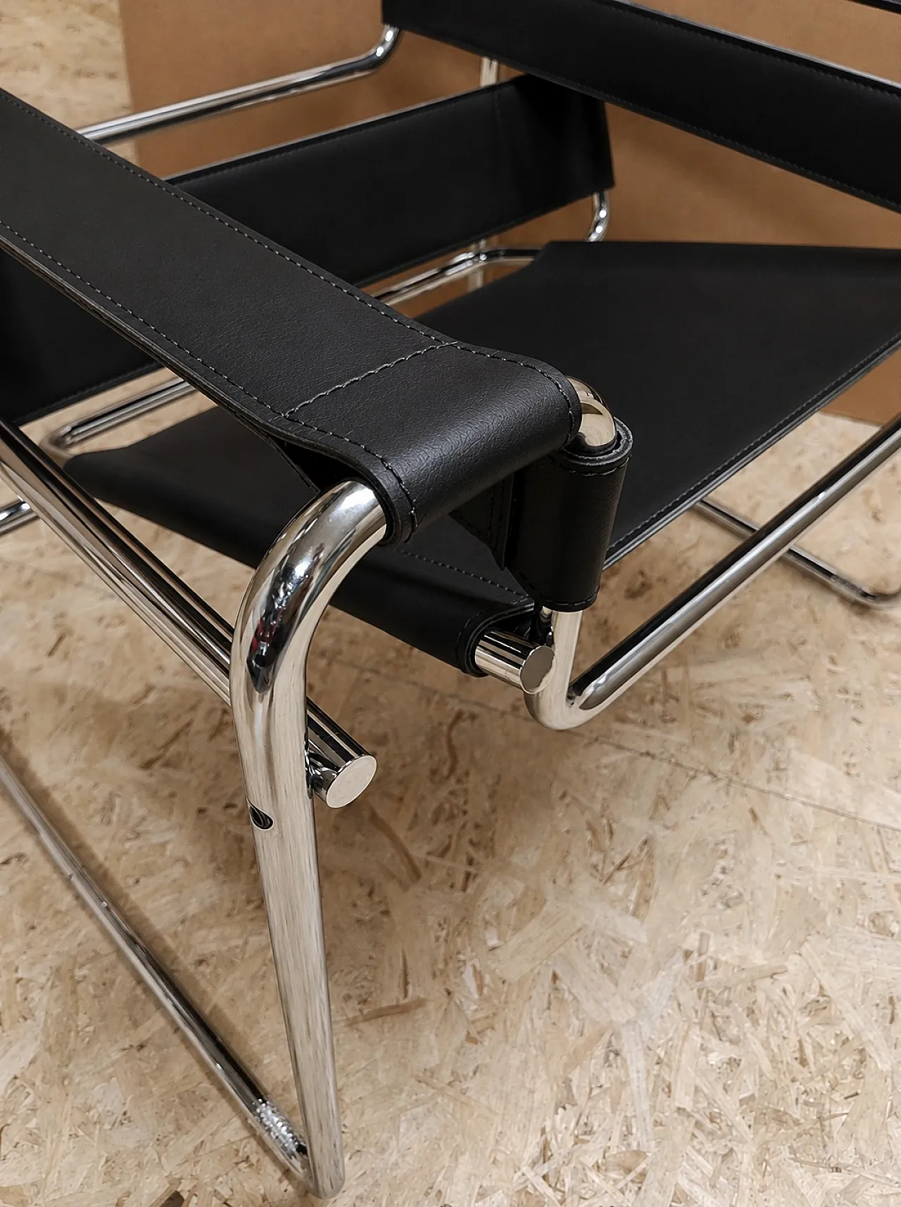 6 black leather Wassily B3 armchairs by Marcel Breuer for Knoll, 2000s 9