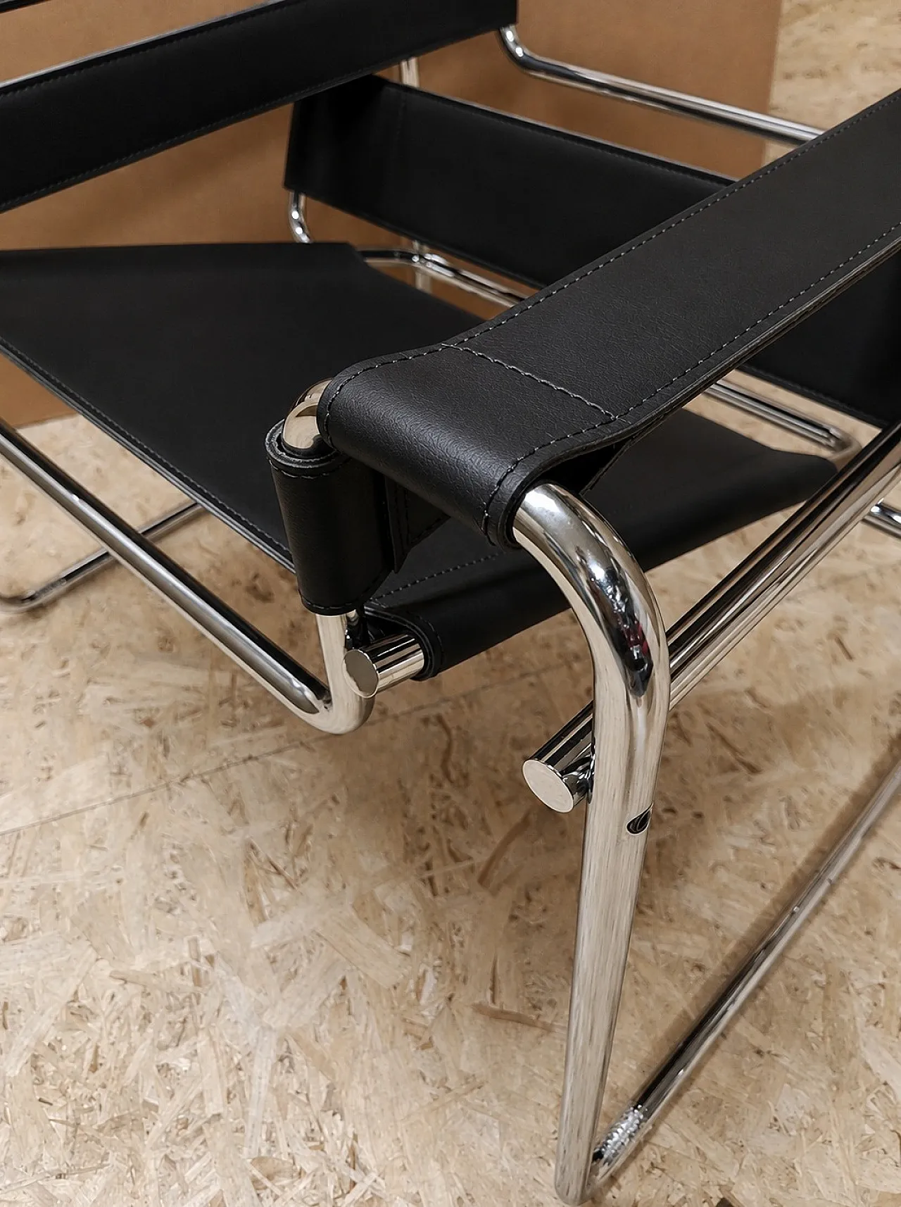 6 black leather Wassily B3 armchairs by Marcel Breuer for Knoll, 2000s 20
