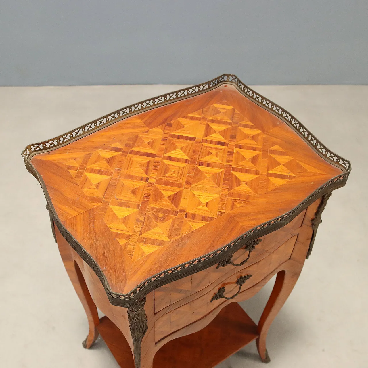 Comodino Napoleone III in Bois de Rose intarsiato, '900 8