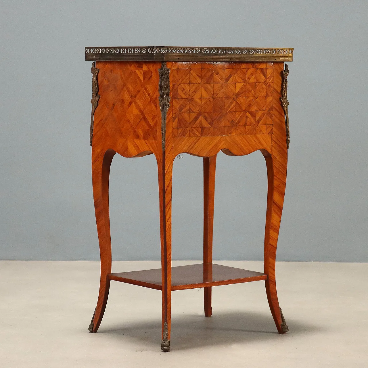 Comodino Napoleone III in Bois de Rose intarsiato, '900 9