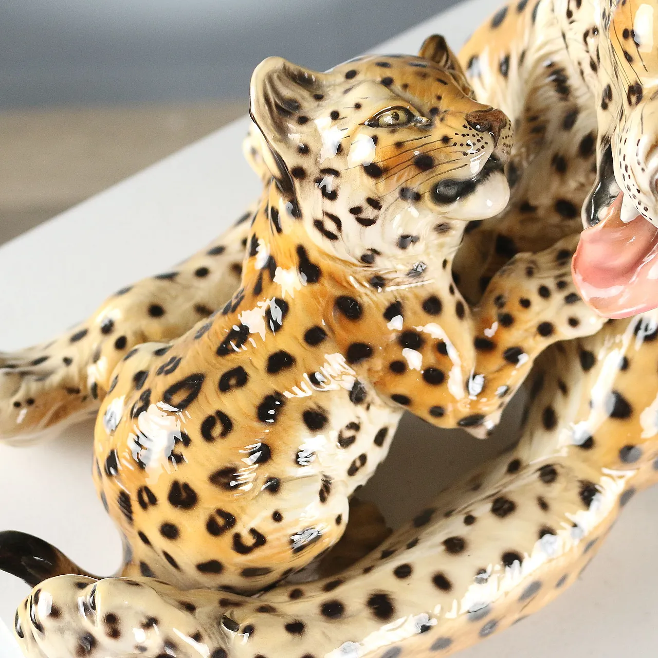 Ronzan ceramic leopard with cub, 20th century 4