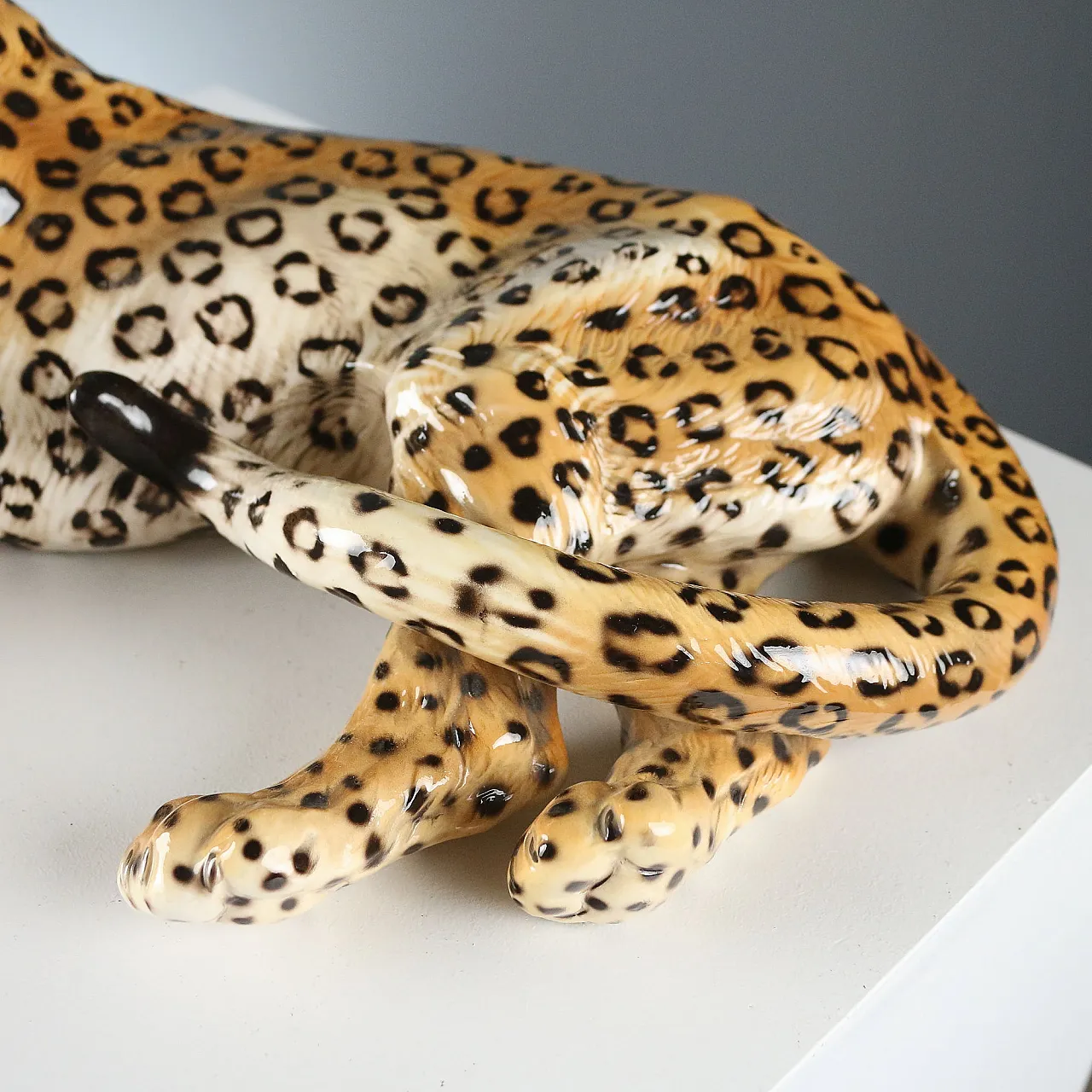 Ronzan ceramic leopard with cub, 20th century 5