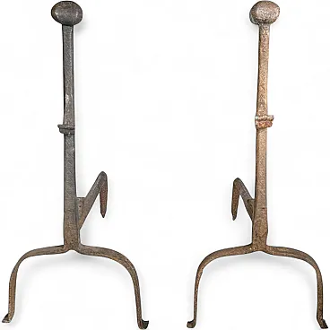 Coppia di candelabri in ghisa, anni '60